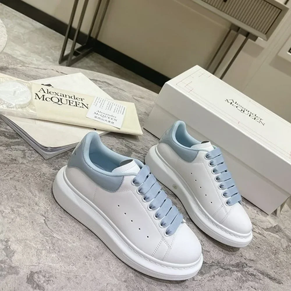 Women's sneakers - Picture 3 of 7